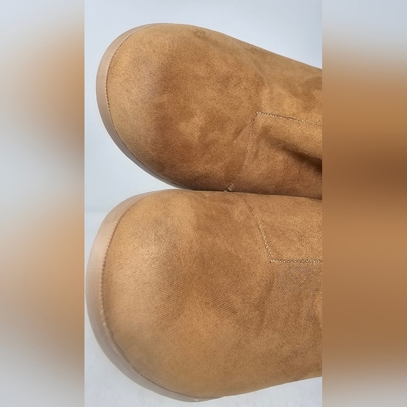 Maurices Women's Daisey Perforated Wedge Ankle Zip Bootie Tan Faux Suede Size 11 - Picture 4 of 14